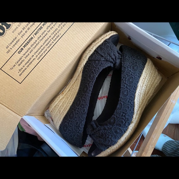 🛍2/$80 Fish toe wedges - Picture 1 of 6